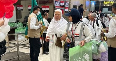الحجاج يتأهبون لمشعر عرفات.. رئيس بعثة الحج المصرية: تفويج جميع حجاج القرعة لمكة استعدادا للمناسك.. أكبر خطة تصعيد لراحة ضيوف الرحمن.. ولا دخول للمشاعر المقدسة بدون نسك.. وندعو الجميع بعدم التدافع
