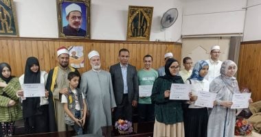 رئيس منطقة سوهاج الأزهرية يكرم الطلاب المتفوقين فى اختبارات المنصة اليابانية TOFAS