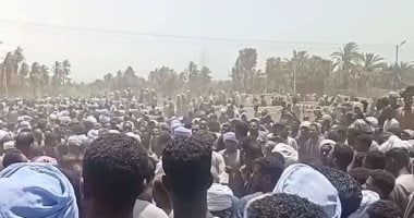 أهالى مدينة إسنا يودعون 4 رجال أعضاء لجنة مصالحات من قرية باويل