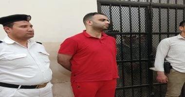 المتهم بالبدلة الحمراء