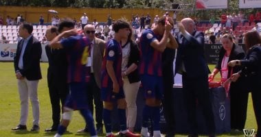 حمزة عبد الكريم يرفض ارتداء فضية كأس الأبطال بعد الخسارة أمام الريال.. صور
