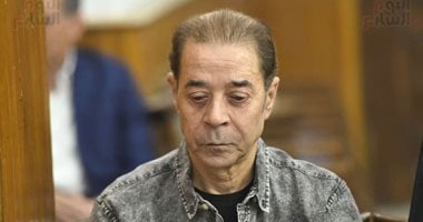مدحت صالح وعصام كاريكا ونضال الشافعى فى عزاء والد الشاعر هانى عبد الكريم.. صور 