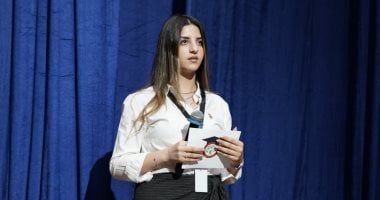 «فيها حاجة حلوة» تزين افتتاح مؤتمر COP على مسرح إحدى مدارس العاصمة الجديدة