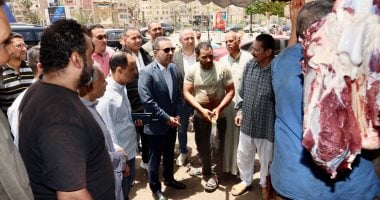 محافظ المنوفية يتفقد منفذ بيع لحوم وزارة الزراعة ويهنئ المواطنين بعيد الأضحي