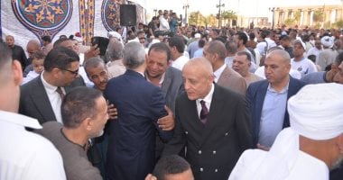 وسط آلاف المصلين.. محافظ الأقصر يؤدي صلاة عيد الأضحى بساحة سيدي أبو الحجاج