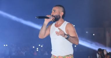 بنيو لوك مختلف.. أحمد سعد يتألق في حفل العيد بالغردقة (صور)