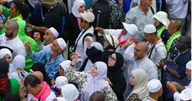خشوع وتكبير.. الحجاج يواصلون رمى الجمرات في ثانى أيام التشريق.. المتعجلون يؤدون طواف الوداع والمدينة تتهيأ لاستقبالهم.. المطارات تستعد لأولى رحلات المغادرة و870 منصة لإنهاء إجراءات السفر.. وإعلان نجاح الموسم