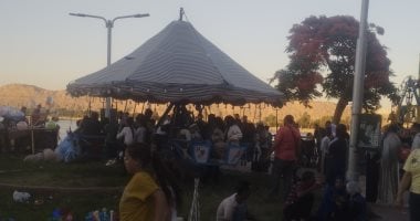 إقبال كبير على كورنيش النيل بالمنيا فى ثالث أيام عيد الأضحى.. فيديو
