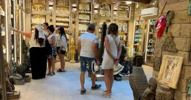 التحف الفرعونية والألباستر بالأقصر.. هدايا سياحية تحمل عبق الحضارة المصرية