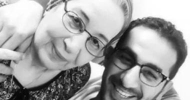 5 صور جمعت أحمد حلمى بوالدته أظهرت علاقة الحب القوية بينهما
