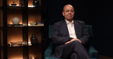 عودة عبد اللطيف المناوى إلى الشاشة بـ«رؤية أخرى» على منصات الشرق بلومبرج