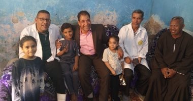 بيطرى الأقصر يطمئن على طفل عقره كلب ويقود حملة لتحصين الكلاب الضالة.. صور