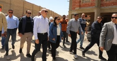 محافظ القاهرة يتفقد مشروع تطوير عزبة الهجانة بنظام المشاركة 