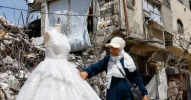 الفرحة وسط حطام الحرب.. تصميم فساتين الزفاف فى غزة