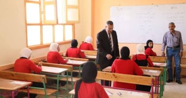 وكيل تعليم الوادى الجديد يتفقد لجان المنيرة الإعدادية 
