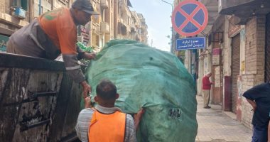 الإسكندرية تتألق مع رفع كفاءة منظومة النظافة لاستقبال المصطافين.. زيادة دورات العمل اليومية بسيارات النظافه على الكورنيش والشواطئ والمناطق المصيفية.. وحملات مكبرة لمداهمة بؤر فرز القمامة وضبط النباشين.. صور