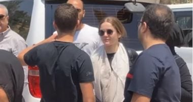 نور إيهاب تشيع جنازة جدها من مسجد الرحمن الرحيم بصلاح سالم