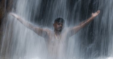 الهروب إلى الشلالات.. موجة حر شديدة تضرب ماليزيا 