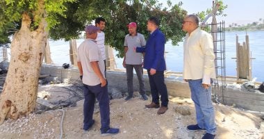 رئيس مركز ومدينة أرمنت يتفقد أعمال إنشاء حديقة الطفل والمناسبات السعيدة.. صور