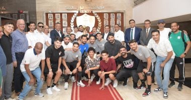 محافظ بورسعيد يستقبل مجلس المصري ويصرف مكافأة للاعبين والجهاز الفني