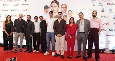 أمير المصرى يحتفل بالعرض الخاص لفيلم «القصص» وسط دعم عائلته.. صور