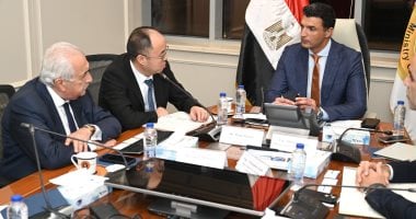 وزير الصناعة يبحث مع ممثلي الشركة الصينية الوطنية للإطارات والمطاط خطة التوسع في مصر