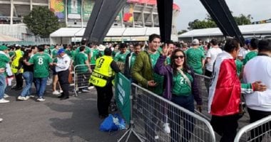 بدء دخول الجماهير ملعب أزيتكا لحضور حفل افتتاح كاس العالم.. فيديو وصور