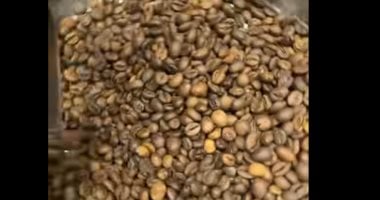 أقدم مطحن بن في مصر.. الزبائن من المشاهير  بمنطقة الغورية.. فيديو