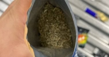 جمارك مطار الغردقة تحبط محاولة تهريب مخدر الفودو