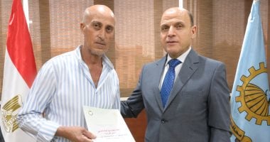 محافظ الغربية يُسلّم 22 عقد تقنين لأراضي أملاك الدولة