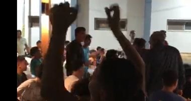 فرحة أهالي قرية محمد صلاح بهدف تقدم منتختبنا الوطني 