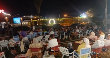 ترقب الجماهير في دمياط أثناء متابعة مباراة الفراعنة وبلجيكا بالمنديال.. فيديو
