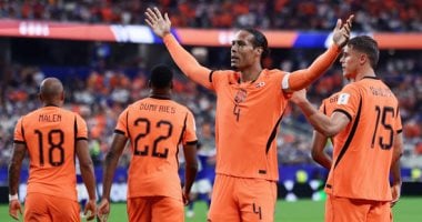 هولندا ضد اليابان.. الطواحين تتقدم 1-0 برأسية فان دايك.. فيديو وصور