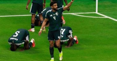 العمري يحتفل بهدفه في مرمي اوروجواي