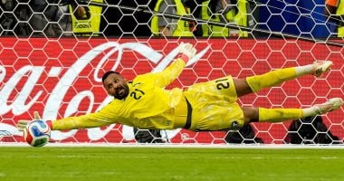 محمد العويس يسجل رقما قياسيا كأكثر الحراس تصديًا فى مباراة واحدة بمونديال 2026