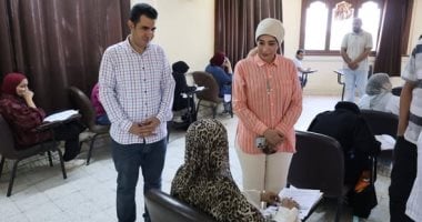 رئيس جامعة الأقصر تتفقد أعمال الامتحانات بكلية الآثار ومشروعات تخرج الطلاب.. صور