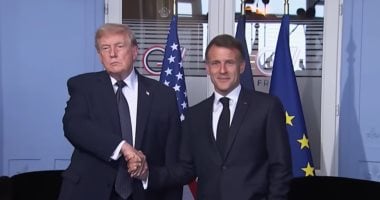 ترامب يصافح ماكرون