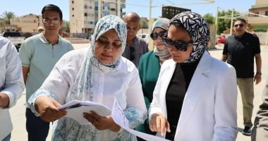 محافظ الوادي الجديد تتابع أعمال تطوير أرض المعارض بمدينة الخارجة