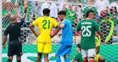 الحكم البرازيلى يشهر البطاقة الحمراء الاولى بكاس العالم 2026