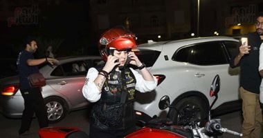 أصدقاء محمد مرزبان يشاركون فى عزاء الفنان الراحل بالدرجات النارية.. صور 
