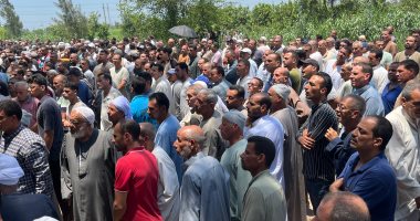 أهالى البحيرة يشيعون جثامين ضحايا واقعة غرق شاطئ ادكو الساحلى