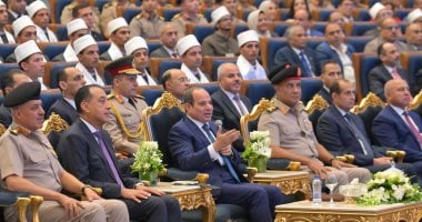 الرئيس السيسى يشهد حفل تخرج الدورة الثالثة لأئمة وزارة الأوقاف من الأكاديمية العسكرية المصرية.. ويوجه بدراسة مواصلة تأهيل العشرة الأوائل بدراسات عليا وإمكانية إيفادهم في بعثات تعليمية بالخارج