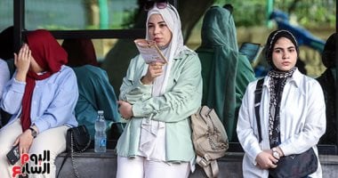 لجان الثانوية العامة تفتح أبوابها للطلاب للدخول لأداء امتحان الدين