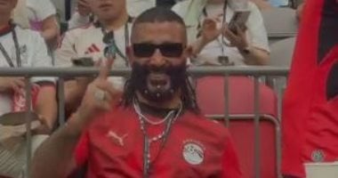 أحمد سعد يدعم المنتخب فى مباراة مصر ونيوزيلندا من أرض الملعب