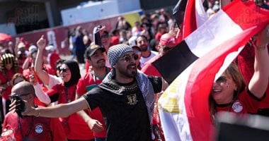 بالأعلام والهتافات.. جماهير مصر تحتشد لدعم الفراعنة أمام نيوزيلندا