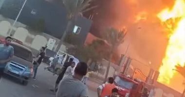 حريق هائل يلتهم مصنع دهانات في دمياط.. صور