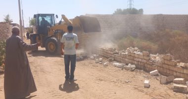 محافظ قنا يوجه بتكثيف الجهود لإزالة التعديات.. ويؤكد: لا تهاون مع المخالفين