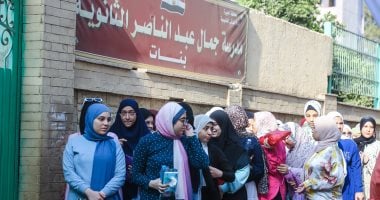 بدء دخول طلاب الثانوية للجان استعدادا لامتحان اللغة الأجنبية الثانية..صور