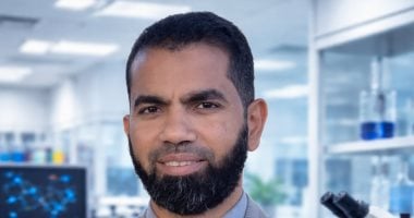 مبيض القصب.. أستاذ بجامعة بنى سويف يكشف حقيقة ثانى أكسيد التيتانيوم واستخداماته وموقف الجهات الرقابية منه.. د. أيمن ذكى يؤكد: حظر استخدام الـ E171 فى العصائر الطبيعية رغم أن بعض الدول تسمح بها وفق حدود ضيقة