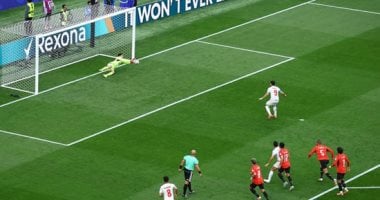 مصطفى شوبير يخطف الأضواء.. تصدى تاريخي لركلة جزاء إيران بكأس العالم 